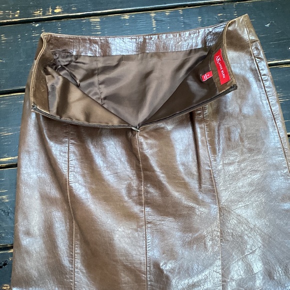 Anne Klein Genuine Leather Skirt - Size 8 - Picture 6 of 11